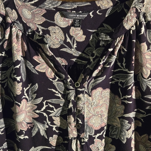 Lucky Brand Top Black Floral Long Sleeve V-Neck Hi-Lo Hem Blouse Women Size SP - Picture 3 of 12